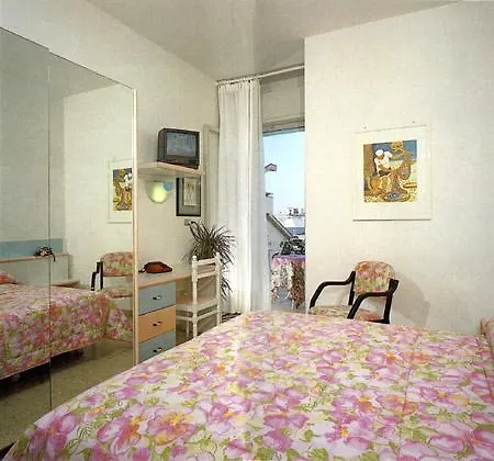 Chic Hotel 3*